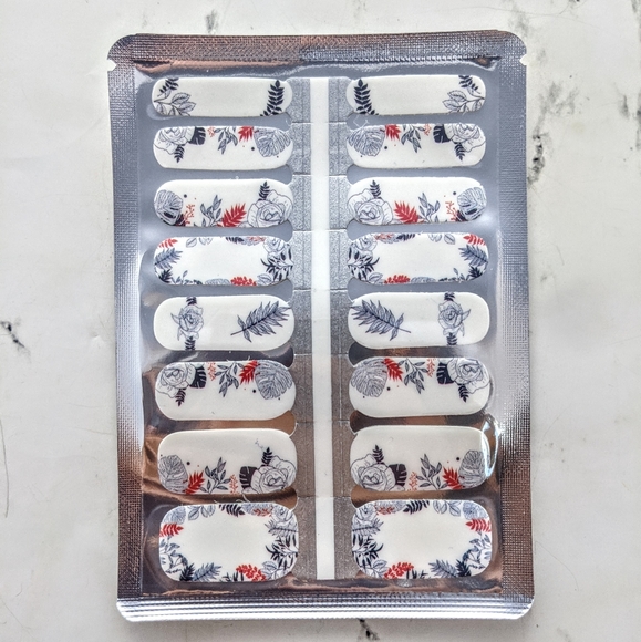 5 for $15 Nail Wrap - A Winter's Wreath - Picture 2 of 4